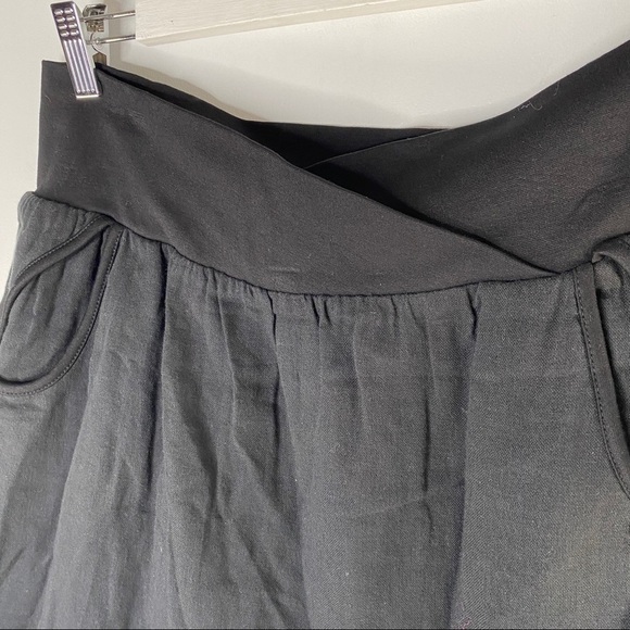 BCBGeneration Black Mini with Pockets - Picture 6 of 10